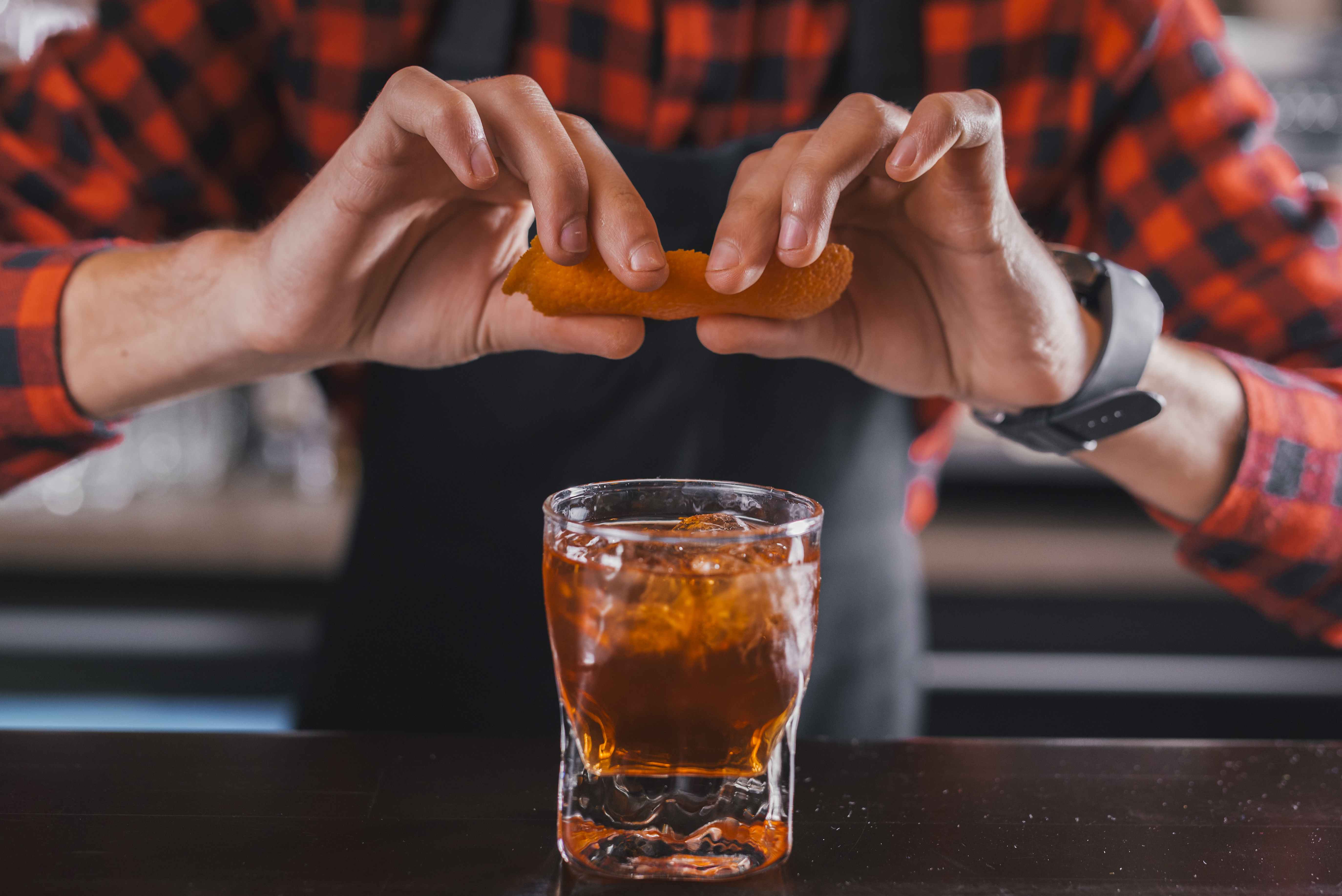 preparing-refreshing-cocktail-bar