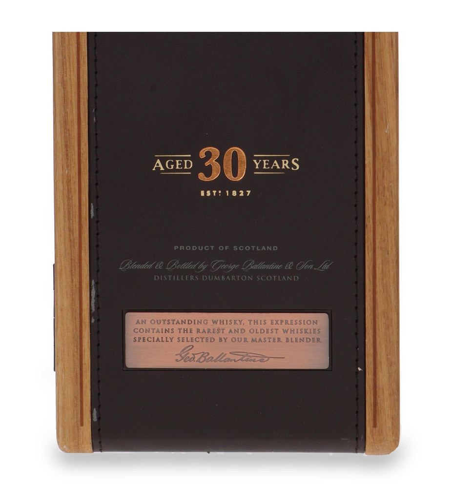 Ballantine's 30 Year Old / 40% / 0.7l Damaged packaging.